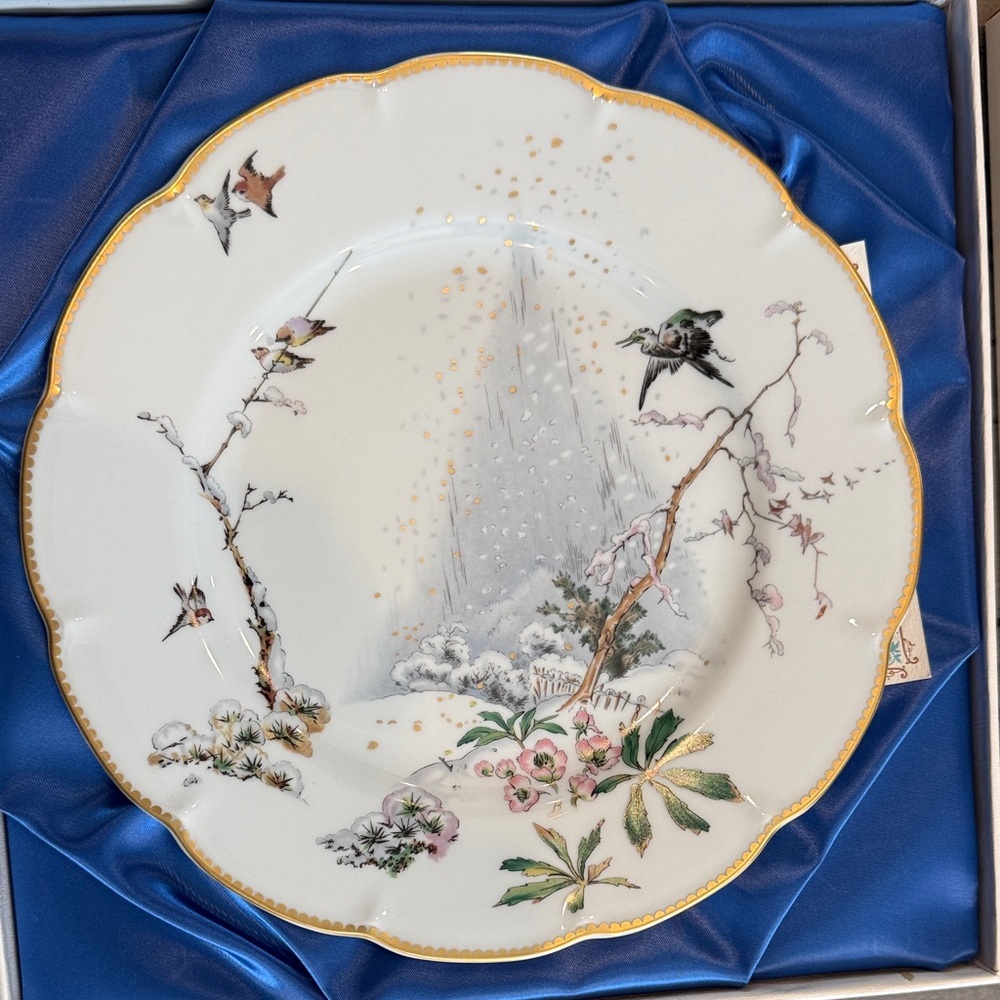 Decorative Blue-Accented Porcelain Plate Set - Floral & Bird Motifs - Picture 3 of 16